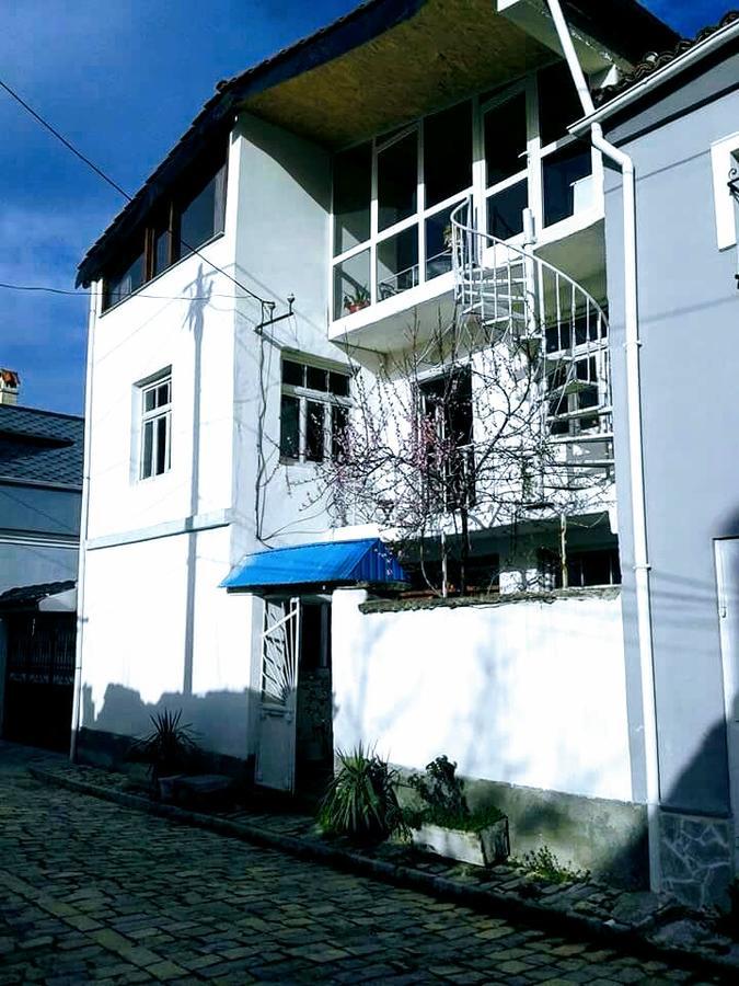 Small Room For Two In Private Villa Korce Exterior photo